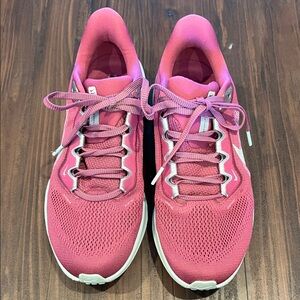Nike Women's Vibrant Pink Athletic Shoes